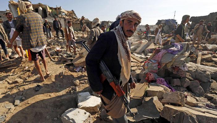 التحالف العربي يشن 6 غارات جوية على مخازن “الحوثيين” بصنعاء