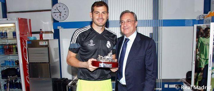 رئيس “ريال مدريد” يهدي كاشياس جائزة لفريقه بعد مباراة بازل