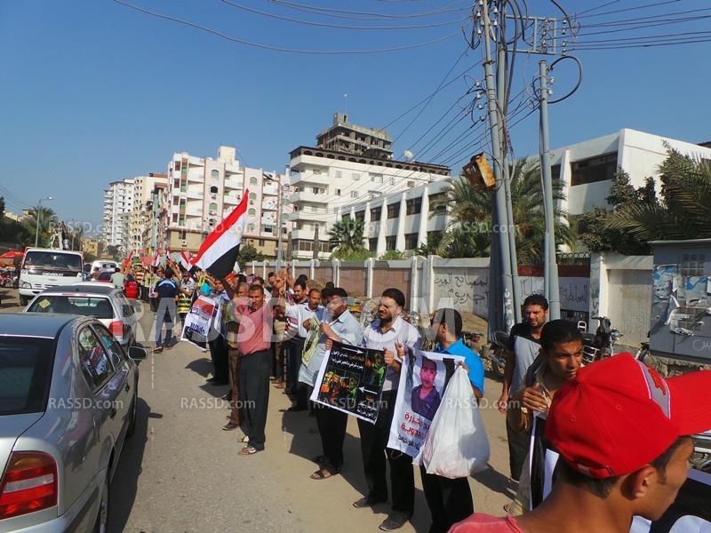 سلسلة بشرية بدمياط لرفض الانقلاب