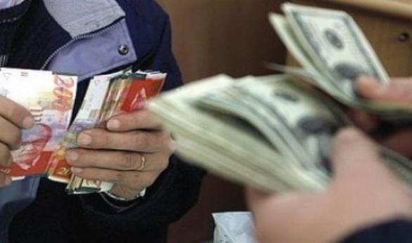 الدولار يصعد والاسترليني يترقب بعد صدمة المركزي الأمريكي