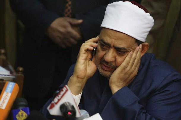 لجنة الـ 50 تتلاعب بـ «عمامة» الطيب!