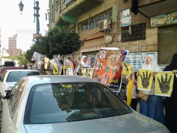 الآن وقفة لنساء ضد الانقلاب بالمنوفية تنديدًا بالـ”العسكر”