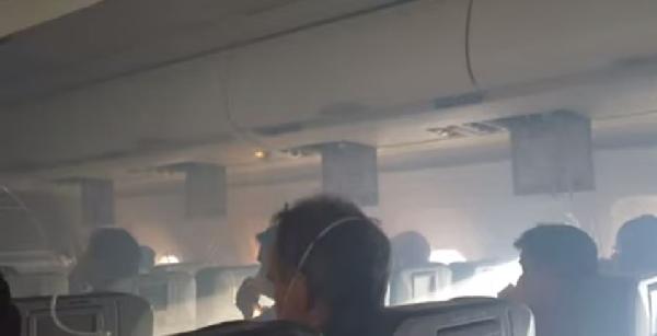 فيديو|ذعر بين ركاب طائرة أمريكية لاشتعال النيران بها