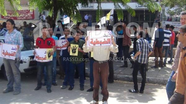 طلاب أسيوط يحتجون علي قانون الضبطية القضائية