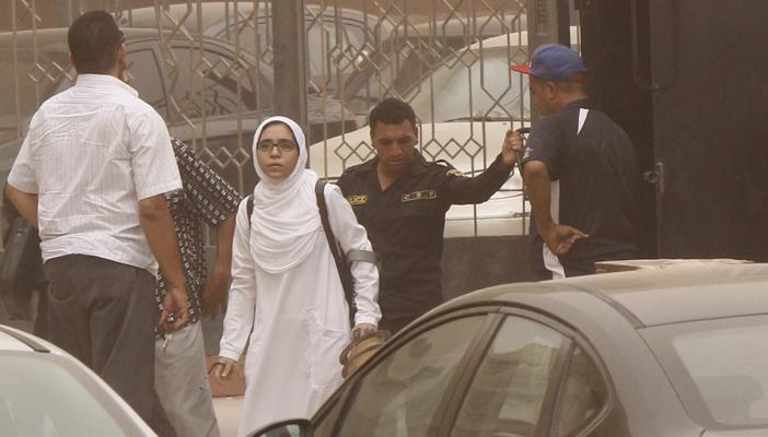 القبض على 4 مصورين أثناء تغطية جلسة تجديد حبس “إسراء”