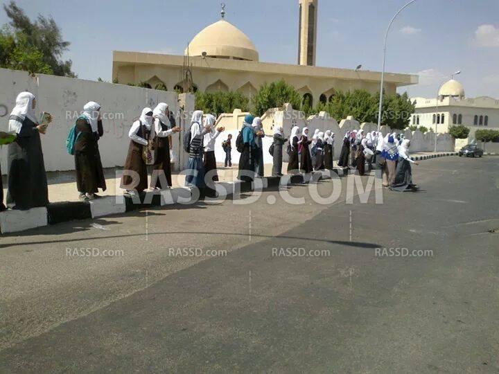 صور | وقفة لطالبات المعاهد الأزهرية في السادات