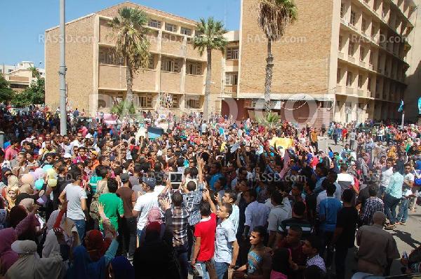 الاسكندرية ينتفضون ضد اعتقال الطلاب و قمع العسكر