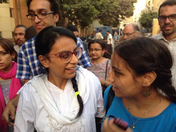 “ماهينور المصري” على الأسفلت بعد وقف حكم حبسها