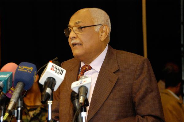 “باسندوة” يستقيل من رئاسة الحكومة اليمنية