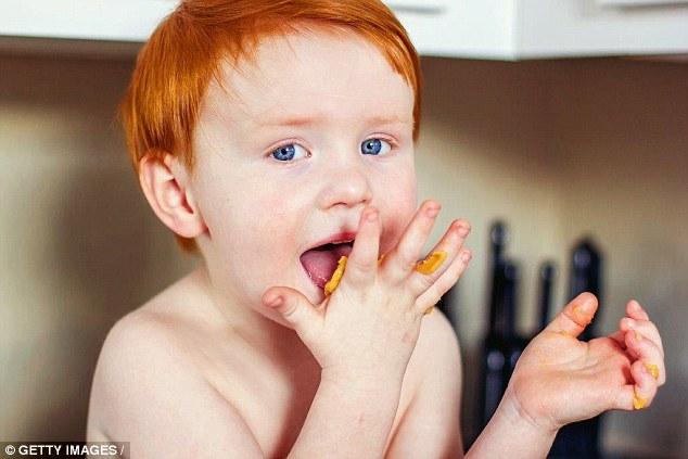 دراسة: تناول الرضع للفول السوداني والبيض يقي من الإصابة بالحساسية