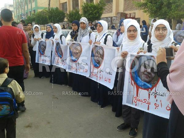 طالبات ثانوية الشهيدة “هالة أبو شعيشع “يهتفون ضد الانقلاب