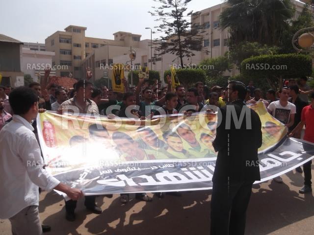 طلاب الزقازيق  يتظاهرون ضد الانقلاب وسط اعتداءات البلطجية