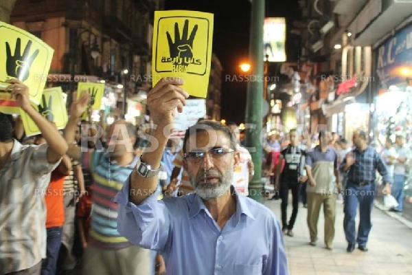 بالصور.. مسيرة مفاجئة أمام القائد ابراهيم لرفض الانقلاب