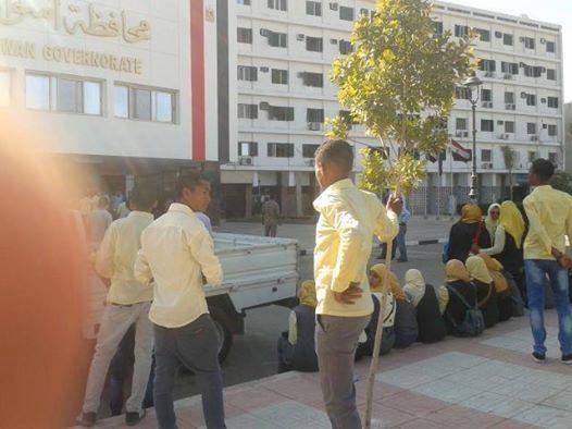 طلاب تجارة أسوان ينددون بنقلهم من مدرستهم