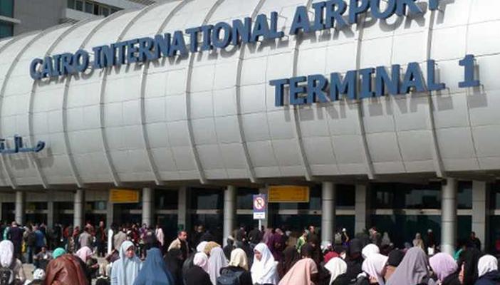 زحام وتكدس في مطار القاهرة بسبب نظام آلي جديد