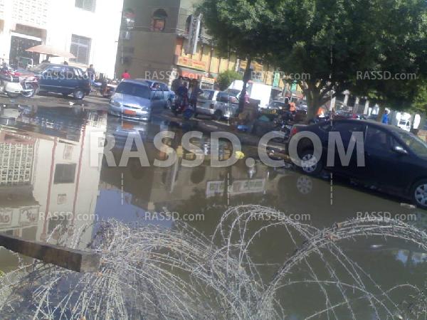 تراكم مياة الصرف الصحي بشارع خلف مبني ديوان المحافظة