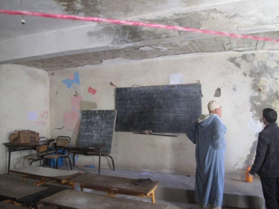 قبل ساعات من بدء العام الدراسى.. مدارس متهالكة وطلاب يجلسون على الارض