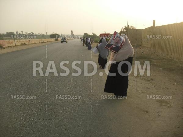 سلسلة بشرية لرافضي الانقلاب بالشرقية