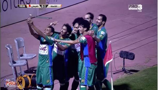 ظاهرة “السيلفي” تقتحم الملاعب السعودية