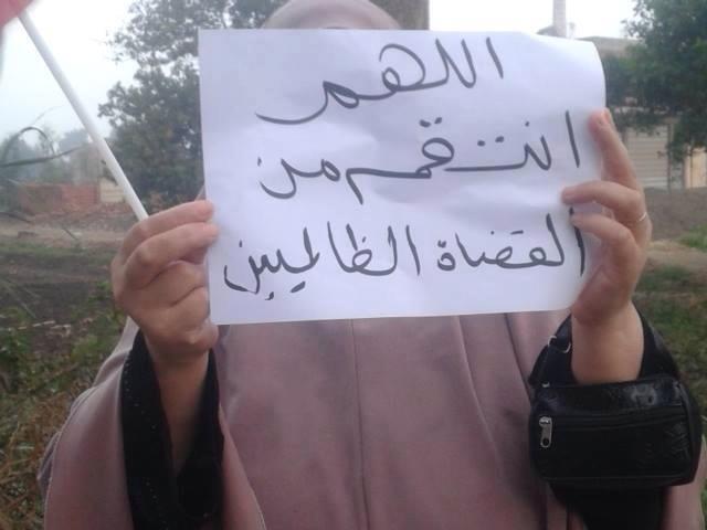 سلاسل بشرية بـ”أجا” رفضا للانقلاب