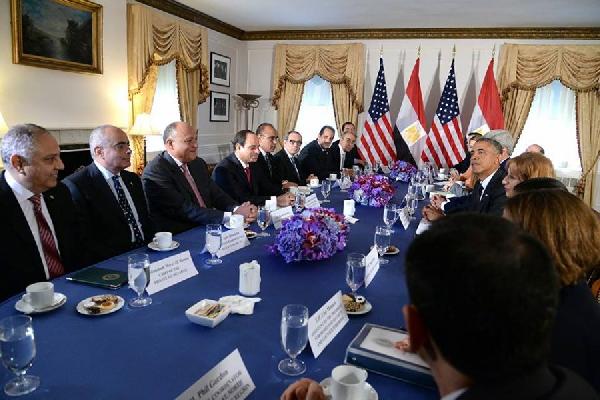 وزير تموين الانقلاب: أوباما قال للسيسي “شعبيتك تفوق شعبيتي”