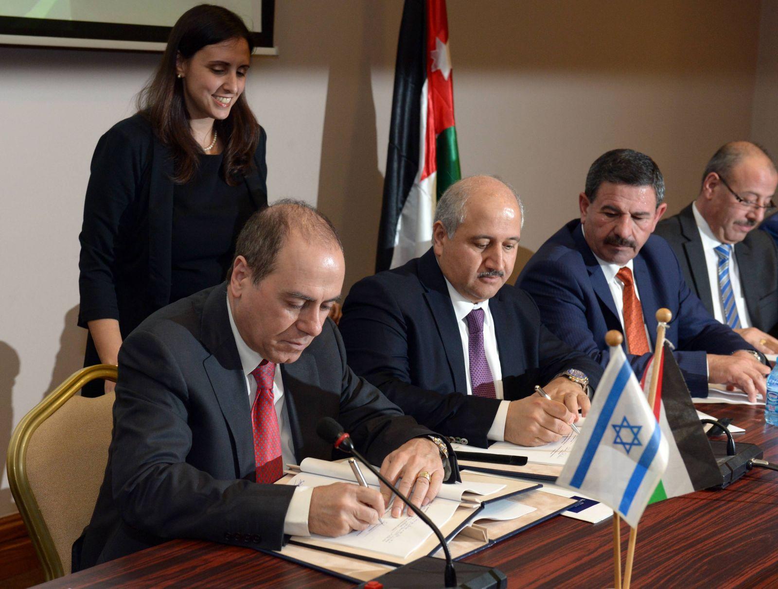 الأردن توقع صفقة استيراد غاز “إسرائيلي” بـ10 مليارات دولار