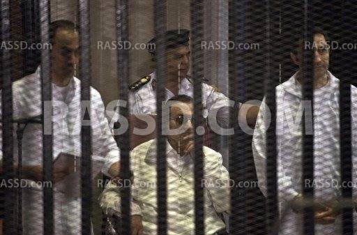 رقص وأغاني ولافتات “البراءة لنسر أكتوبر” أمام أكاديمية الشرطة