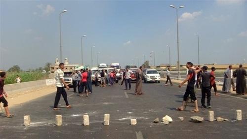 أهالي جرجا في سوهاج يقطعون الطريق احتجاجًا على تسرب الكلور