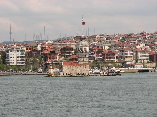 تركيا تدشن سفينة حربية بصناعة محلية بمياه بحر مرمرة