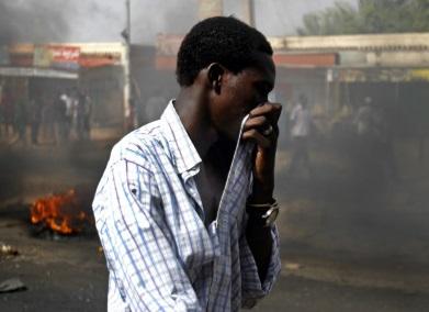 “السودان” من تظاهرات ضد الغلاء إلى “الشعب يريد إسقاط النظام”