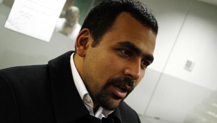 بالفيديو.. “الحسيني” يبرر ضربه بـ”القفا” بتفجير مقر “السيسي” بأميركا