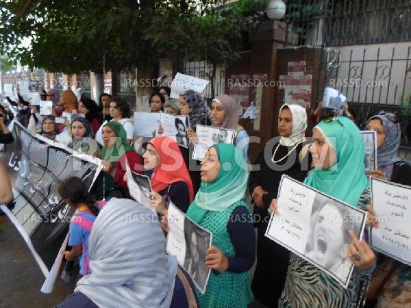 وقفة نسائية  بنقابة الصحفيين للمطالبة بالإفراج عن المعتقليين