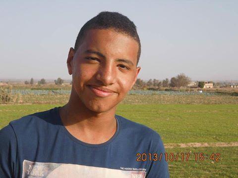 “خرجوا علاء يدفن أمه”..مأساة أصغر معتقل فقد الأم والأب