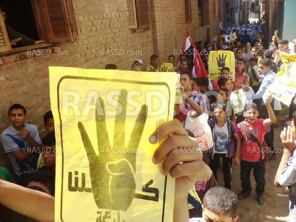 بالصور..المئات من الطلاب يالفيوم يتظاهرون رفضًا للانقلاب