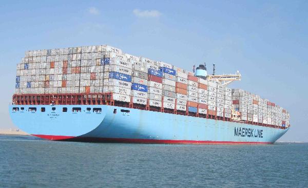 انخفاض معدل السفن بقناة السويس إثر حادث اليوم