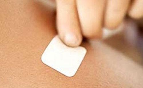 لاصقة طبية.. تراقب صحة الإنسان على مدار اليوم