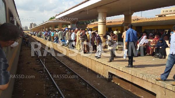 استياء بين مسافري طنطا بسبب تأخر القطارات