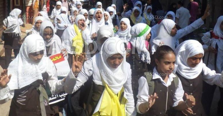 مسيرة لطالبات المدرسة الإعدادية بملوي في المنيا