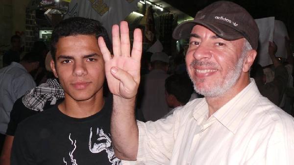 عضو بالتحالف يشارك بالمسيرة رغم مداهمة أمن الانقلاب لمنزله