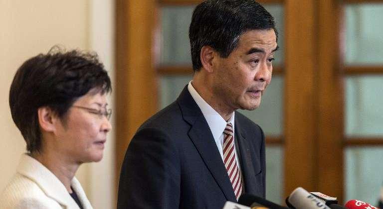 حاكم هونج كونج يعرض الحوار على المحتجين رافضًا التنحي