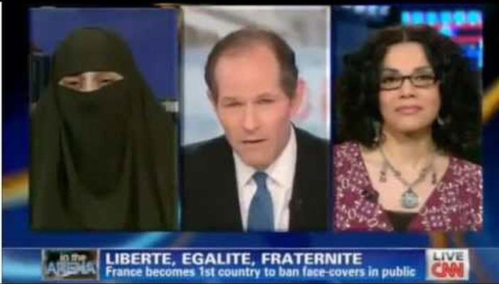 بالفيديو.. منتقبة تُفحم “الطحاوي” على قناة “سي إن إن”