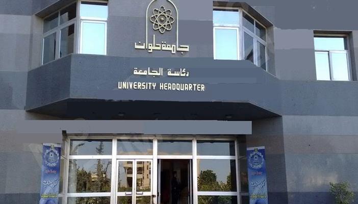 القبض على طالبين بحوزتهما زجاجات خمر بجامعة حلوان