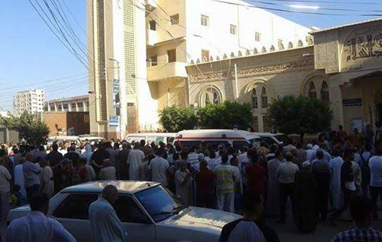 بعد تعفن جثثهم.. دفن 67 جثة لضحايا مركب رشيد بمقابر الصدقة