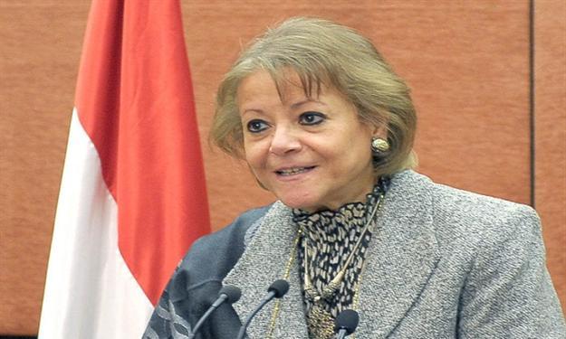 فايزة أبو النجا.. أول من حاول حظر النقاب بالجامعات