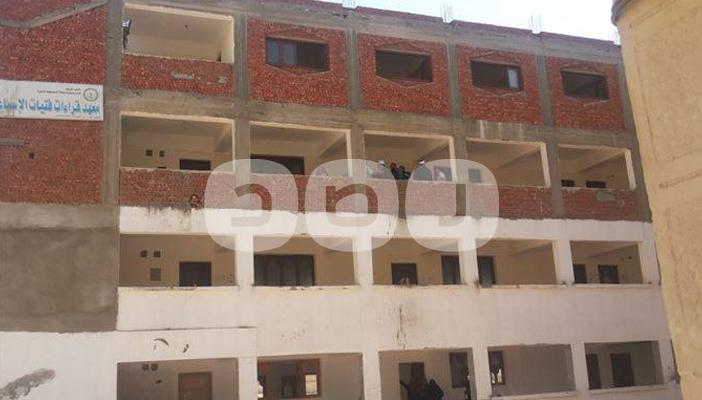 أولياء أمور طلاب معهد بالإسماعيلية يقطعون الطريق لتأجيل الدراسة