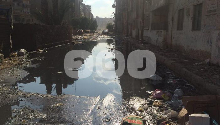 بالصور.. “بحيرات” الصرف الصحي تملأ شوارع منطقة “قحافة” بطنطا