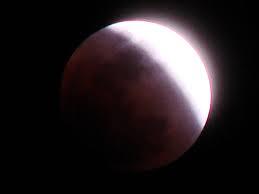 البحوث الفلكية: الأربعاء خسوف كلي للقمر لن يُرى في مصر