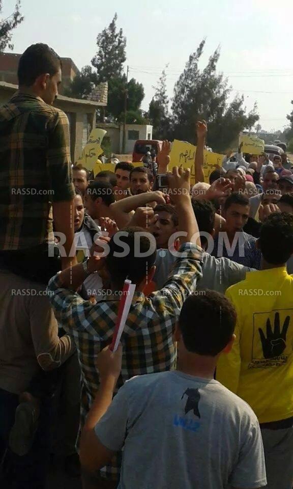 سلسلة بشرية تنتهي بمسيرة في الغربية