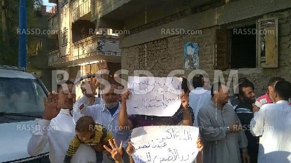 وقفات أمام منازل الشهداء بالدقهلية للتهنئة بالعيد