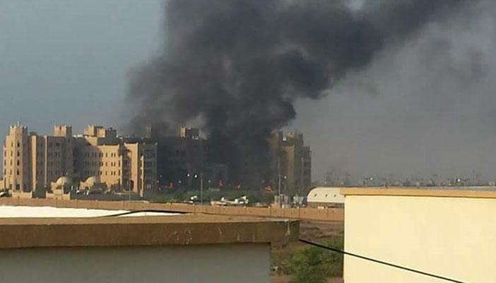 بالصور.. نجاة رئيس وزراء اليمن من قصف “حوثي” استهدف مقر إقامته في عدن